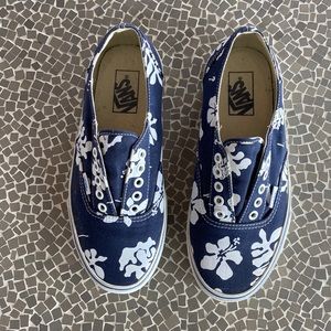 VansWomen’s laceless Hawaiian print slip-ones Size 8.5